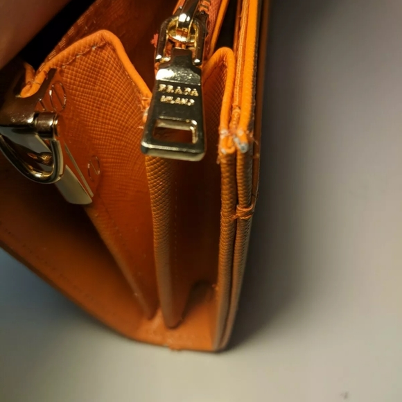 Prada Saffiano Clutch 100% Authentic - Picture 8 of 8